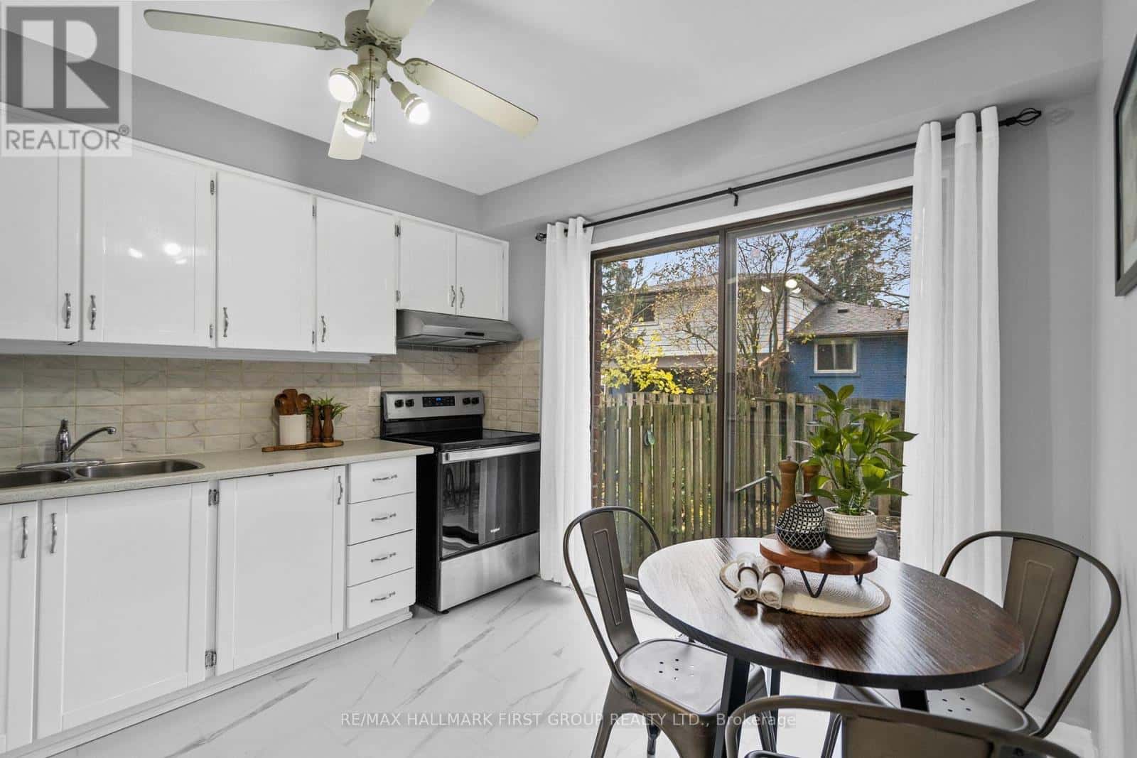 7 - 350 CAMELOT COURT — Oshawa (Eastdale), Ontario - Photo 2 of 40