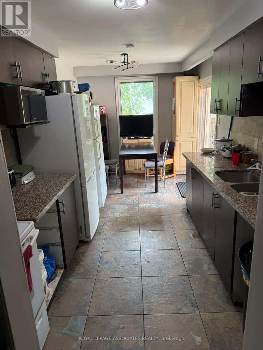 ROOM - 336 CONLINS ROAD — Toronto (Highland Creek), Ontario - Photo 4 of 5