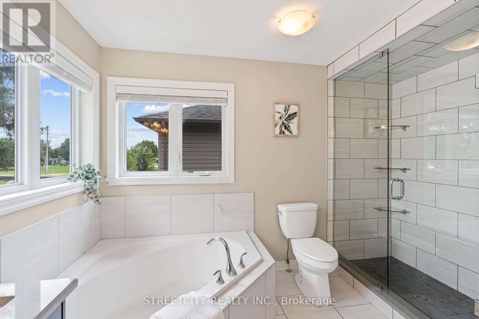 1287 HOWLETT CIRCLE — London North (North C), Ontario - Photo 3 of 43