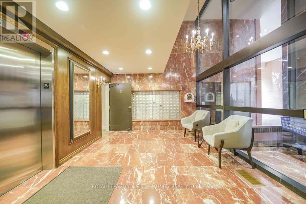 703 - 260 HEATH STREET W — Toronto (Forest Hill South), Ontario - Photo 4 of 32