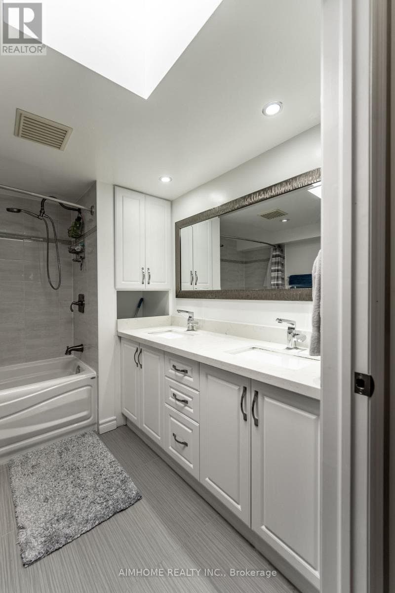 266 COLERIDGE AVENUE — Toronto (Woodbine-Lumsden), Ontario - Main photo