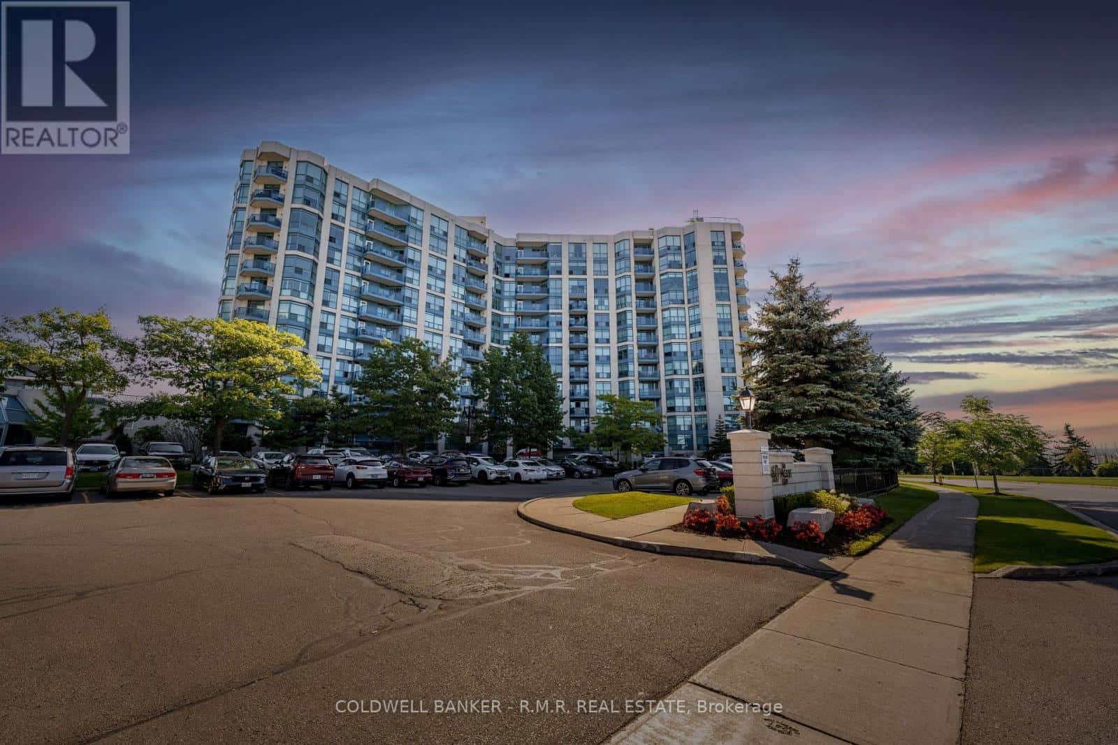 517 - 340 WATSON STREET W — Whitby (Port Whitby), Ontario - Photo 5 of 44