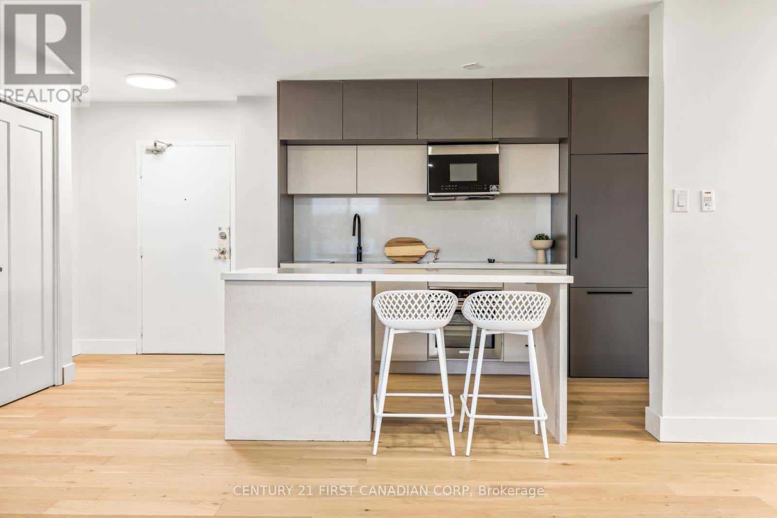 702 - 563 MORNINGTON AVENUE — London East (East G), Ontario - Photo 2 of 13