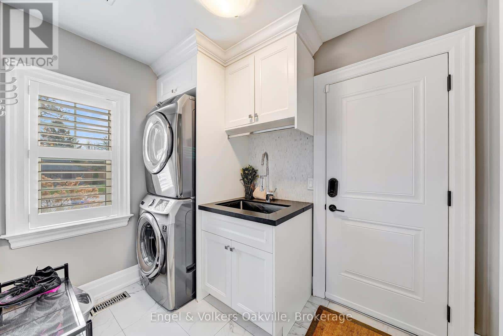 1378 LANGDALE CRESCENT — Oakville (FA Falgarwood), Ontario - Photo 5 of 40