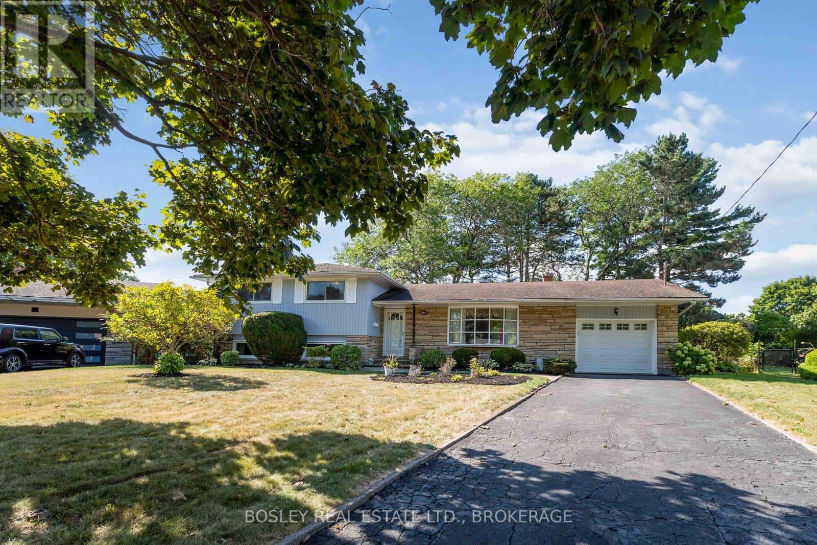 27 Meadowlark Crescent