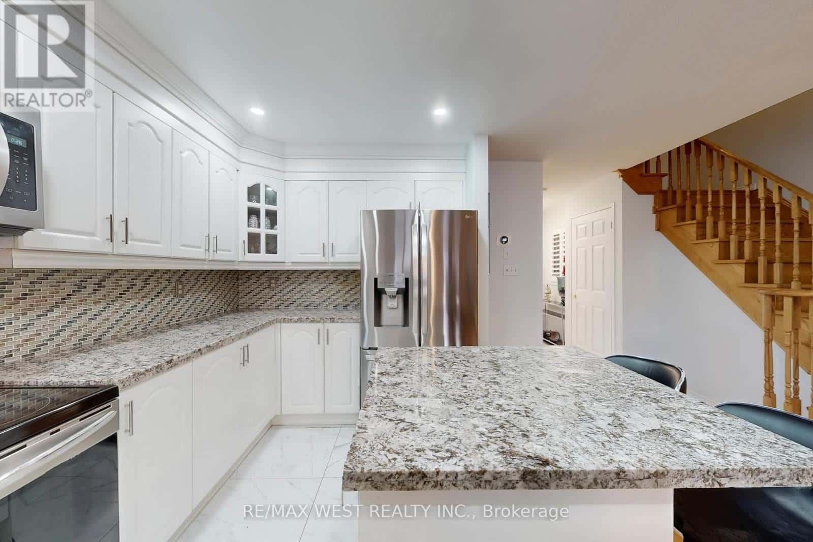 40 SAN GABRIELE AVENUE — Toronto (Humber Summit), Ontario - Photo 5 of 50