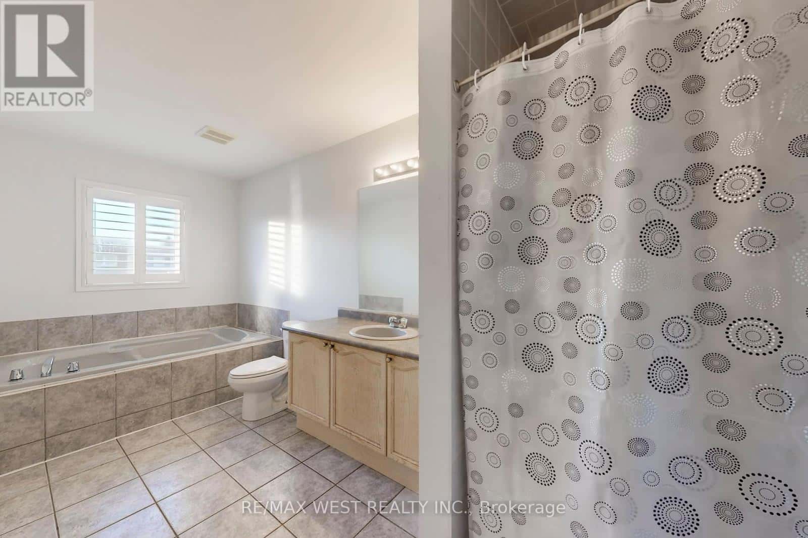 40 SAN GABRIELE AVENUE — Toronto (Humber Summit), Ontario - Photo 3 of 50