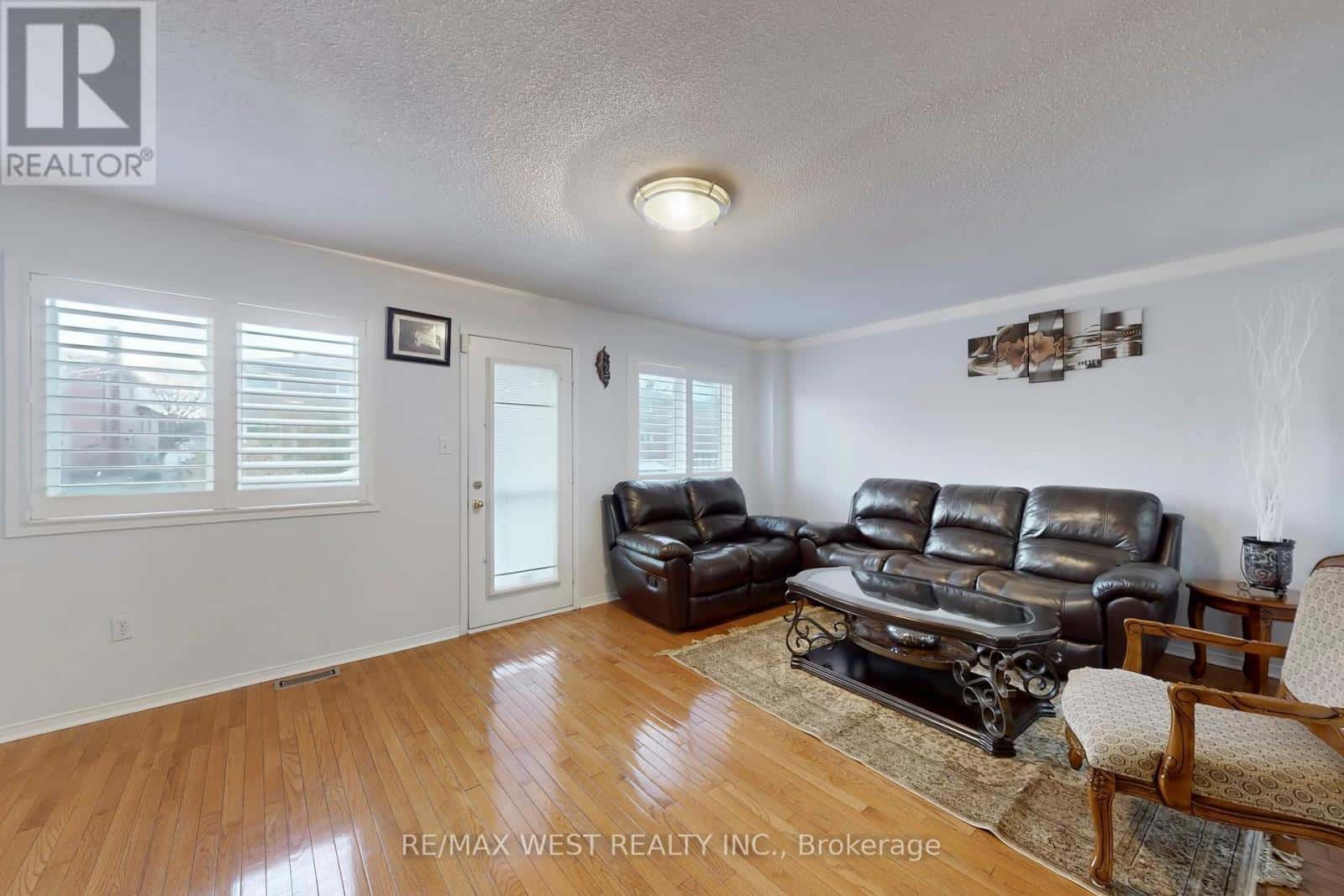 40 SAN GABRIELE AVENUE — Toronto (Humber Summit), Ontario - Photo 4 of 50