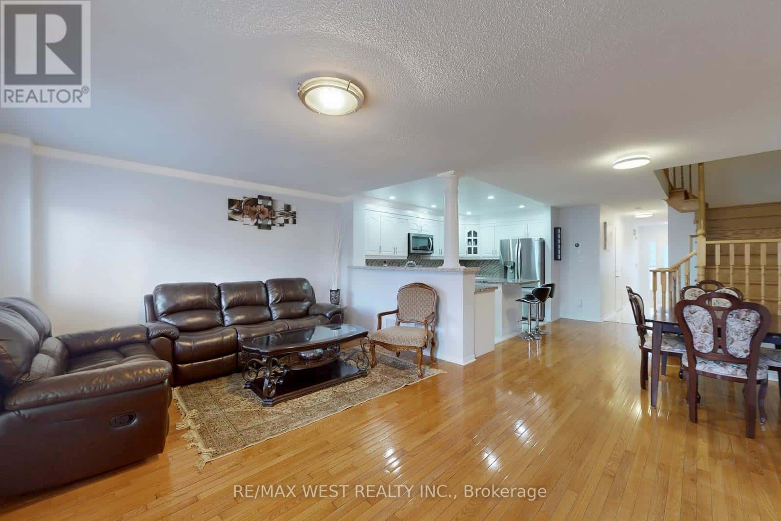 40 SAN GABRIELE AVENUE — Toronto (Humber Summit), Ontario - Photo 2 of 50