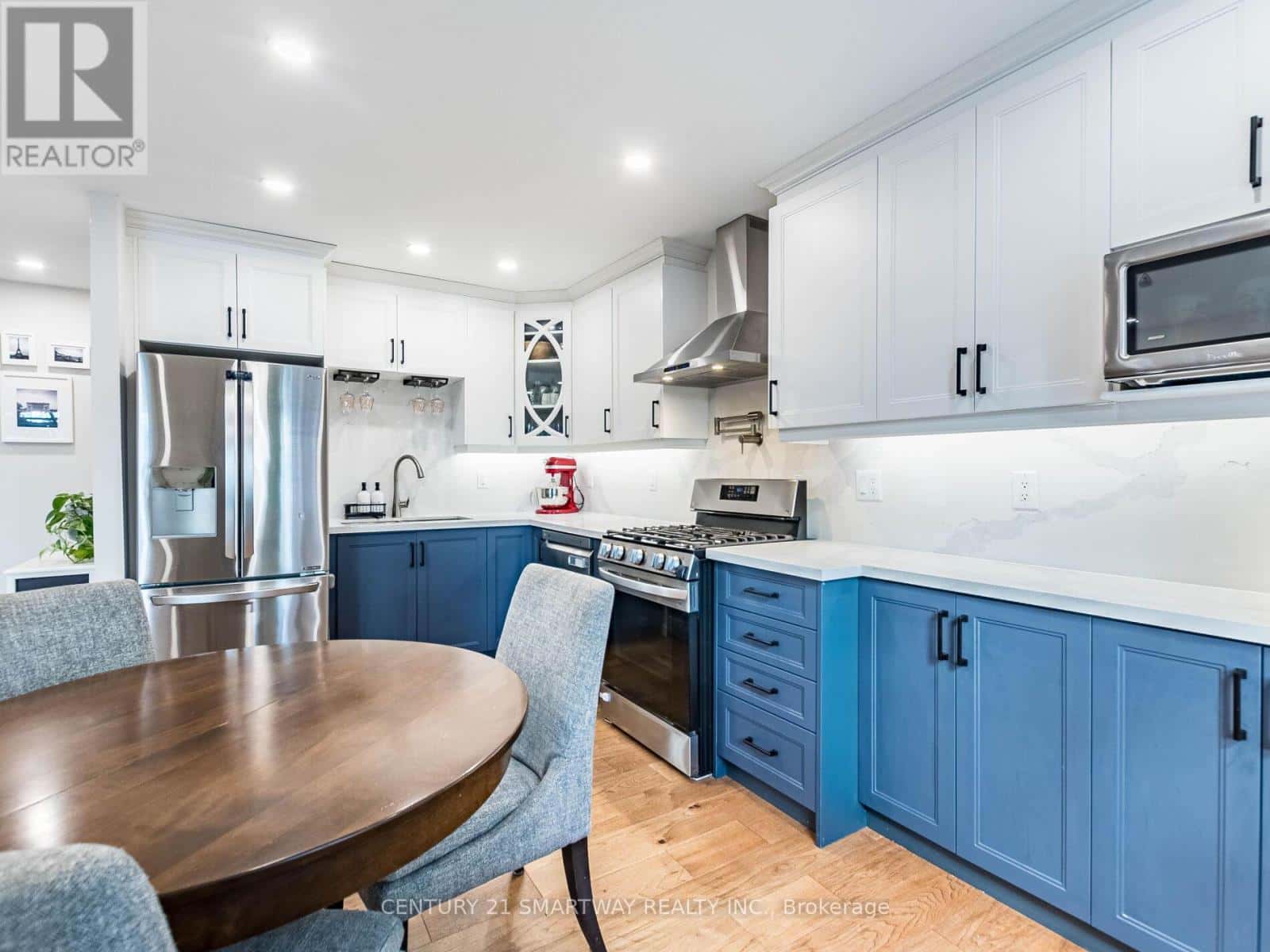 15 Huronia Court South