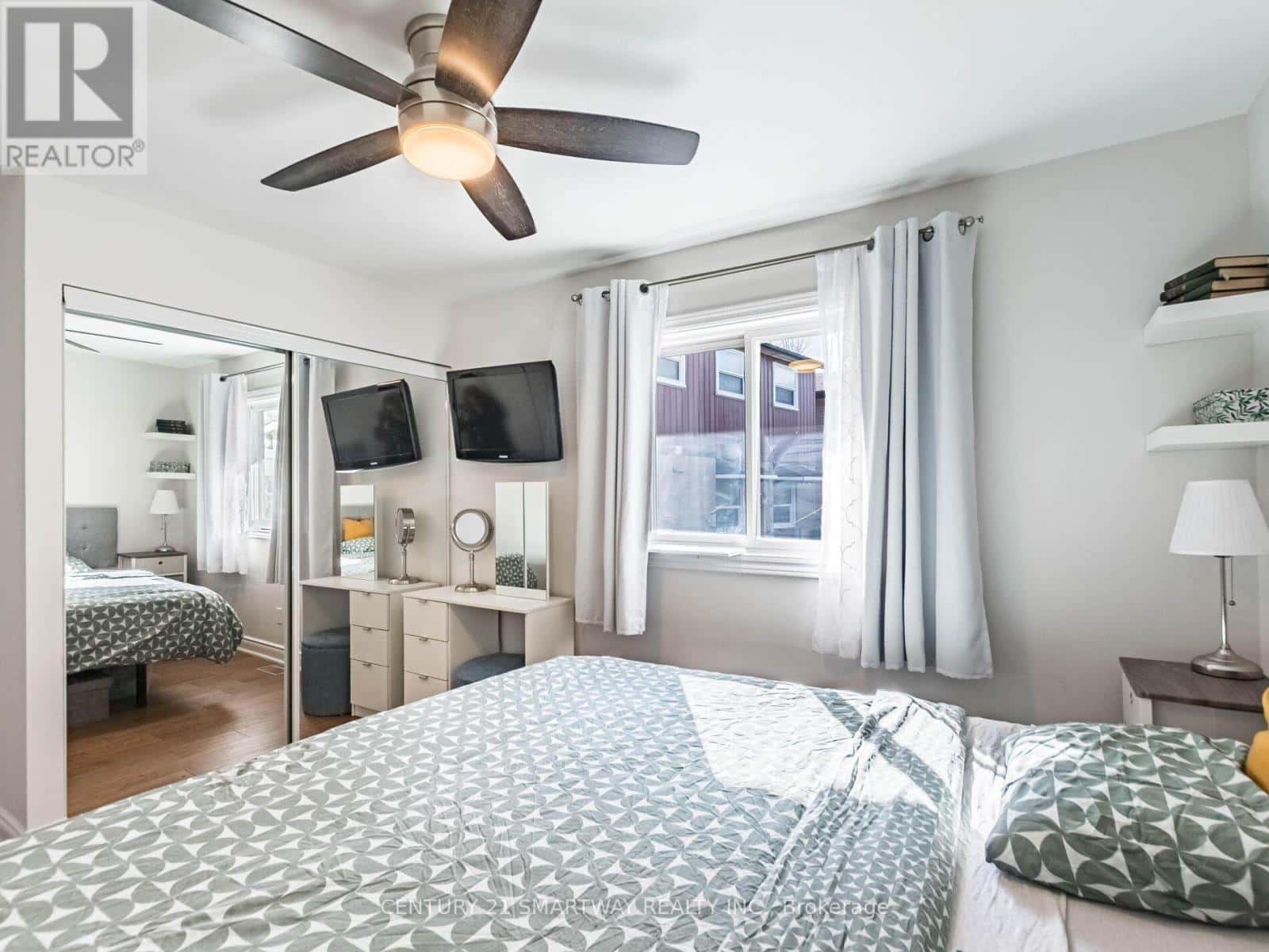 15 HURONIA COURT S — Brampton (Central Park), Ontario - Photo 3 of 40