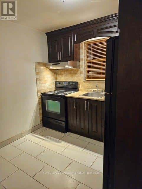 3 - 71 THIRTEENTH STREET — Toronto (New Toronto), Ontario - Photo 2 of 8