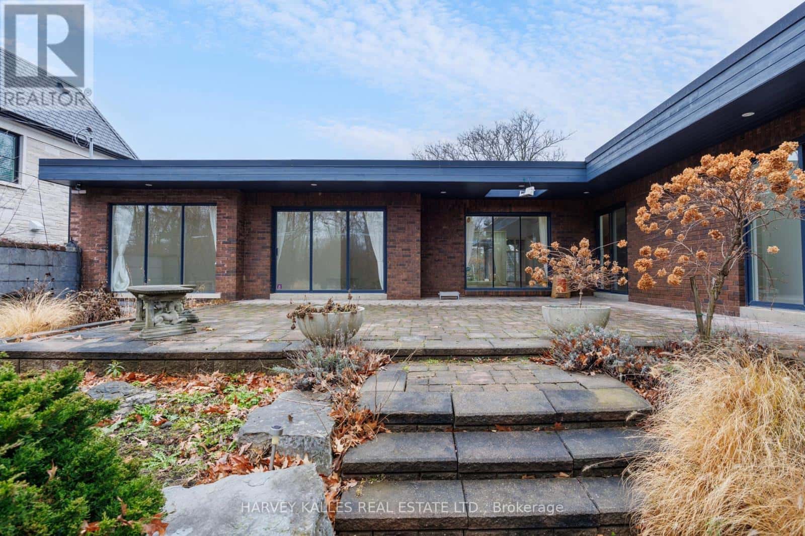 19 BLAIR ATHOL CRESCENT — Toronto (Princess-Rosethorn), Ontario - Photo 5 of 50