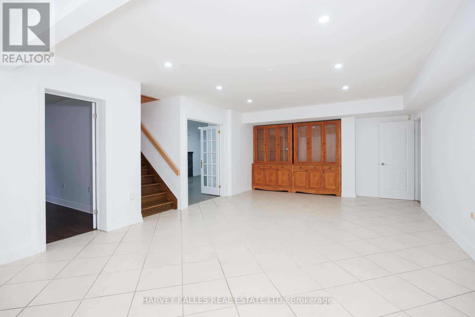 19 BLAIR ATHOL CRESCENT — Toronto (Princess-Rosethorn), Ontario - Photo 2 of 50