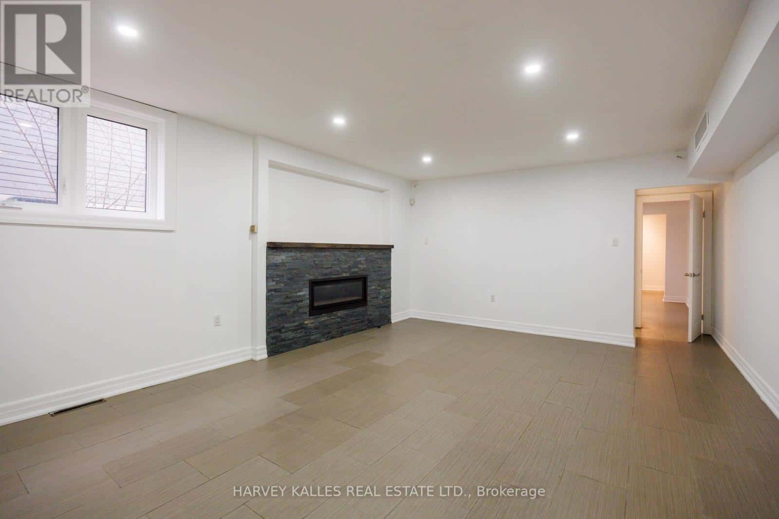 19 BLAIR ATHOL CRESCENT — Toronto (Princess-Rosethorn), Ontario - Photo 4 of 50