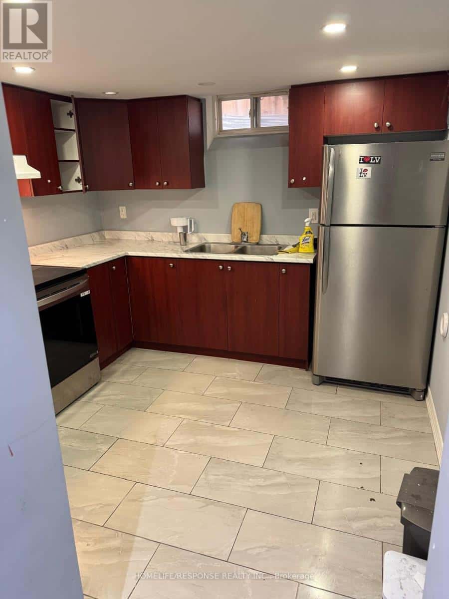 LOWER - 1 DINOSAUR STREET — Brampton (Toronto Gore Rural Estate), Ontario - Photo 2 of 8