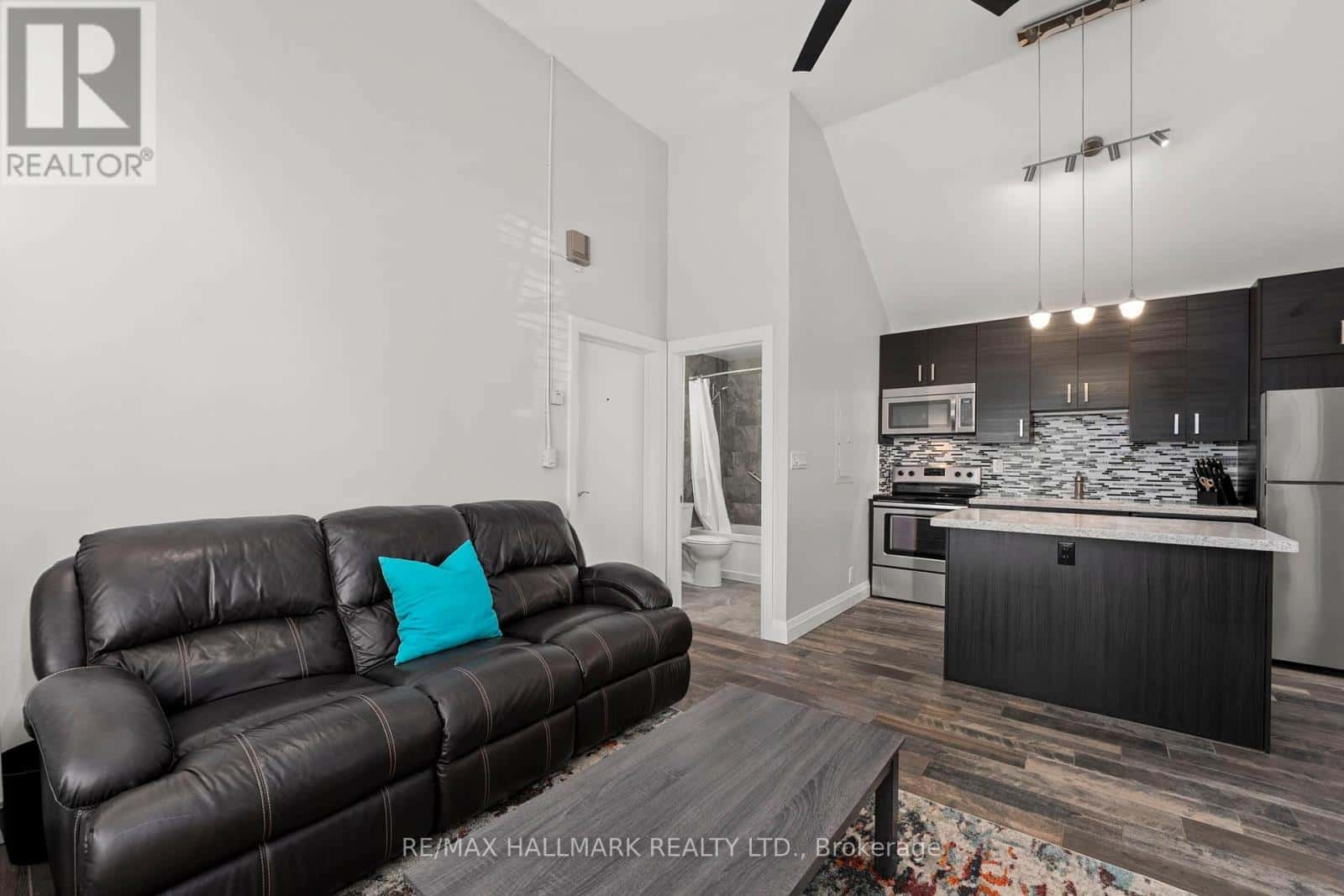 UNIT 1 - 276 KING EDWARD AVENUE — Toronto (Woodbine-Lumsden), Ontario - Photo 4 of 19