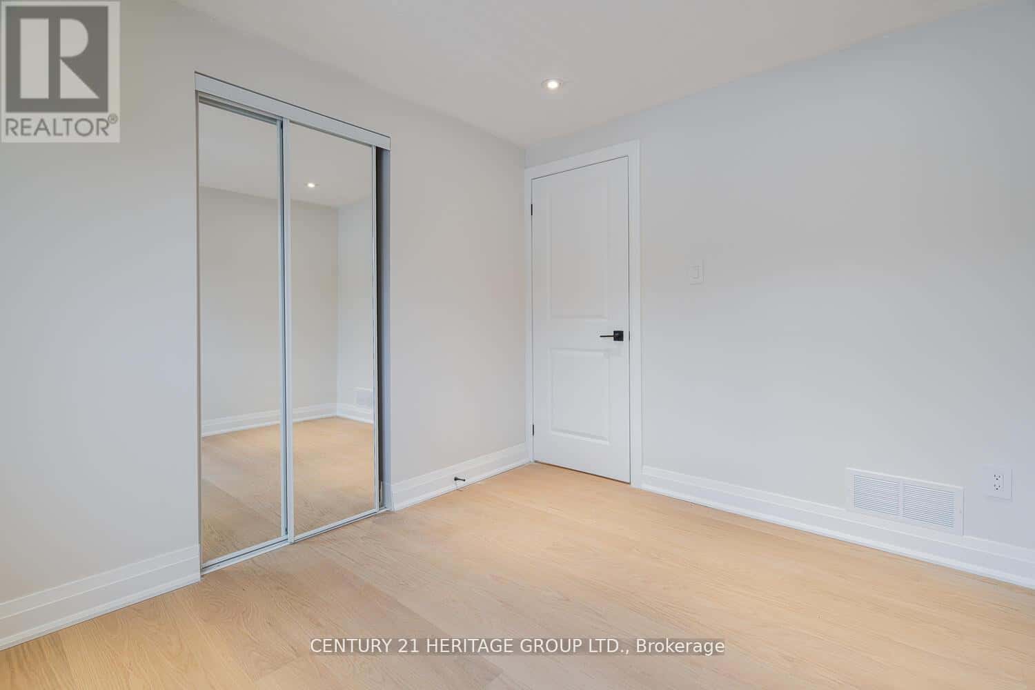 MAIN - 23 MERRYLYN DRIVE — Richmond Hill (North Richvale), Ontario - Photo 4 of 36