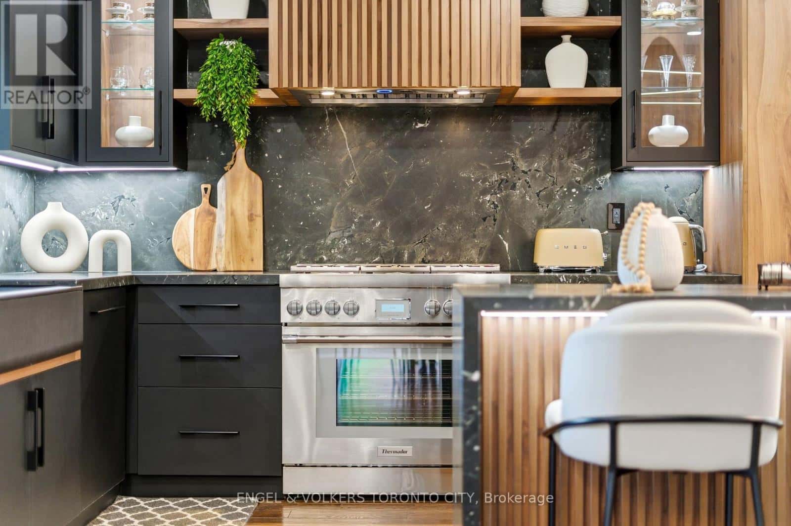 57 BURGOSA COURT — Vaughan (East Woodbridge), Ontario - Photo 4 of 49