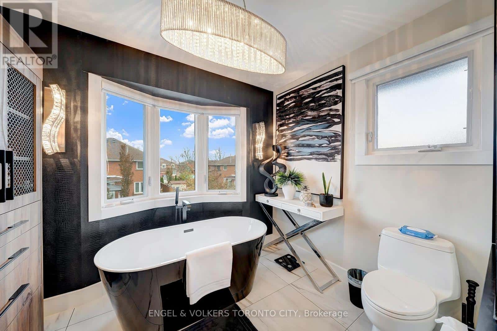 57 BURGOSA COURT — Vaughan (East Woodbridge), Ontario - Photo 2 of 49