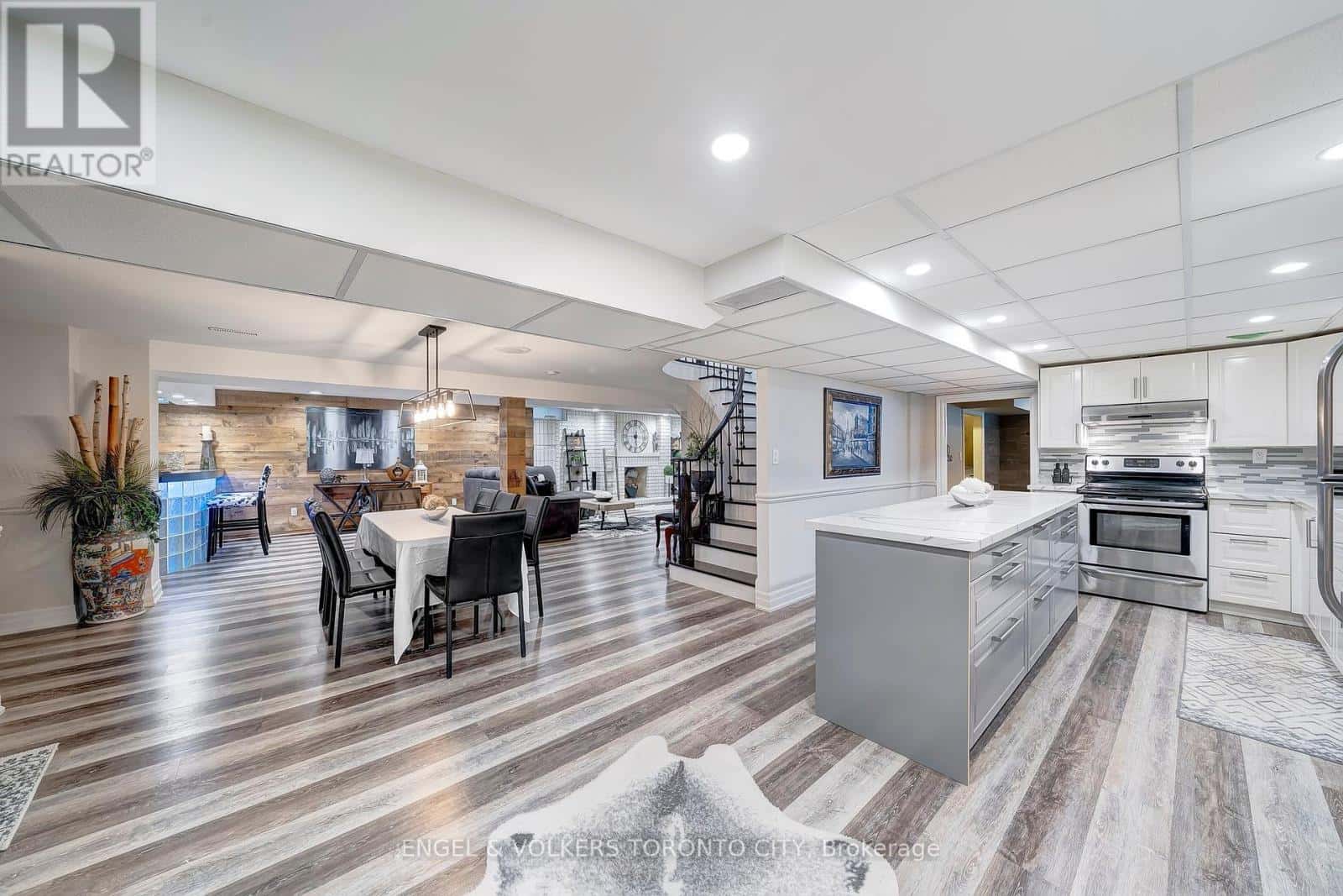 57 BURGOSA COURT — Vaughan (East Woodbridge), Ontario - Photo 3 of 49