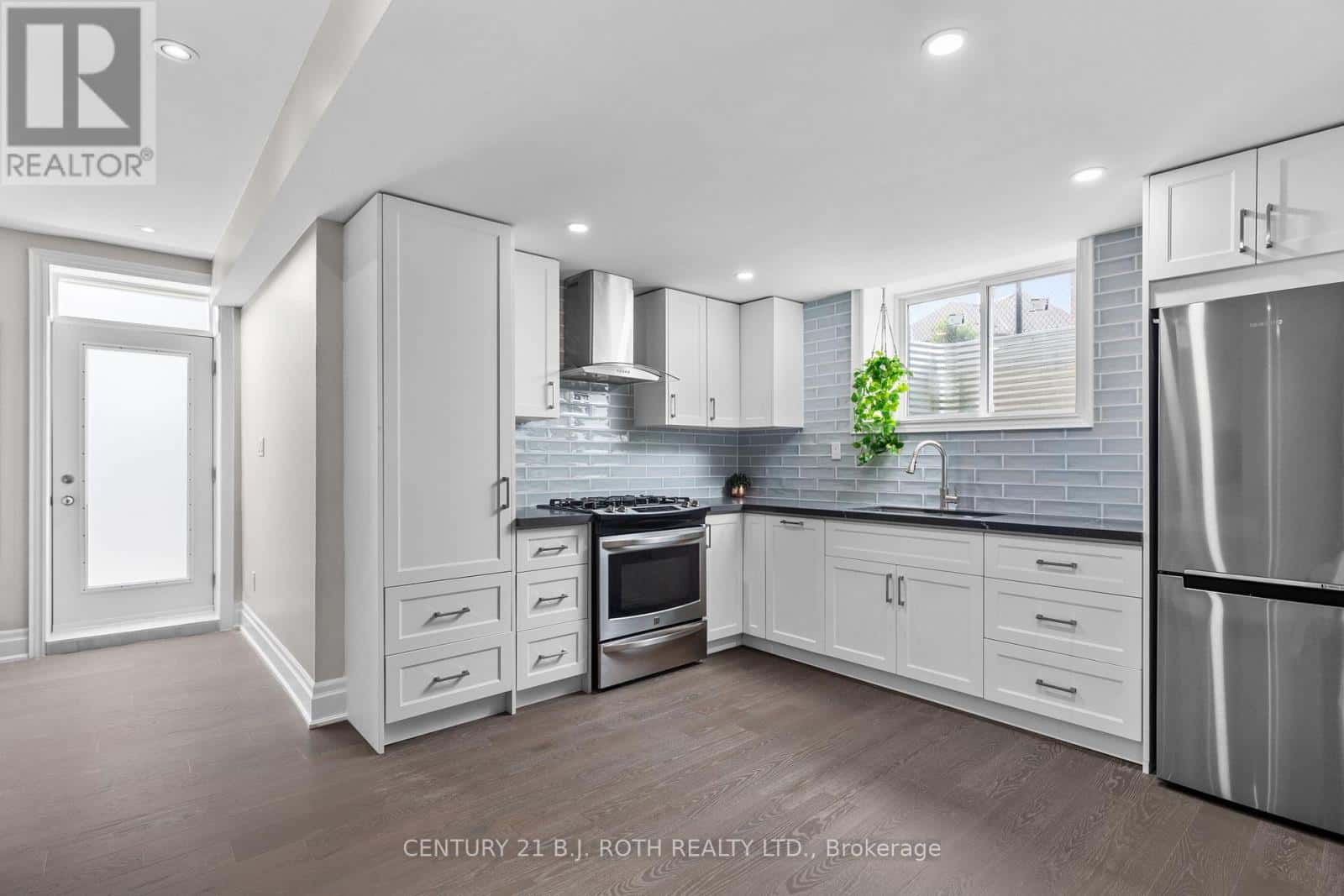 3 CAMERON STREET — Springwater (Centre Vespra), Ontario - Photo 4 of 37