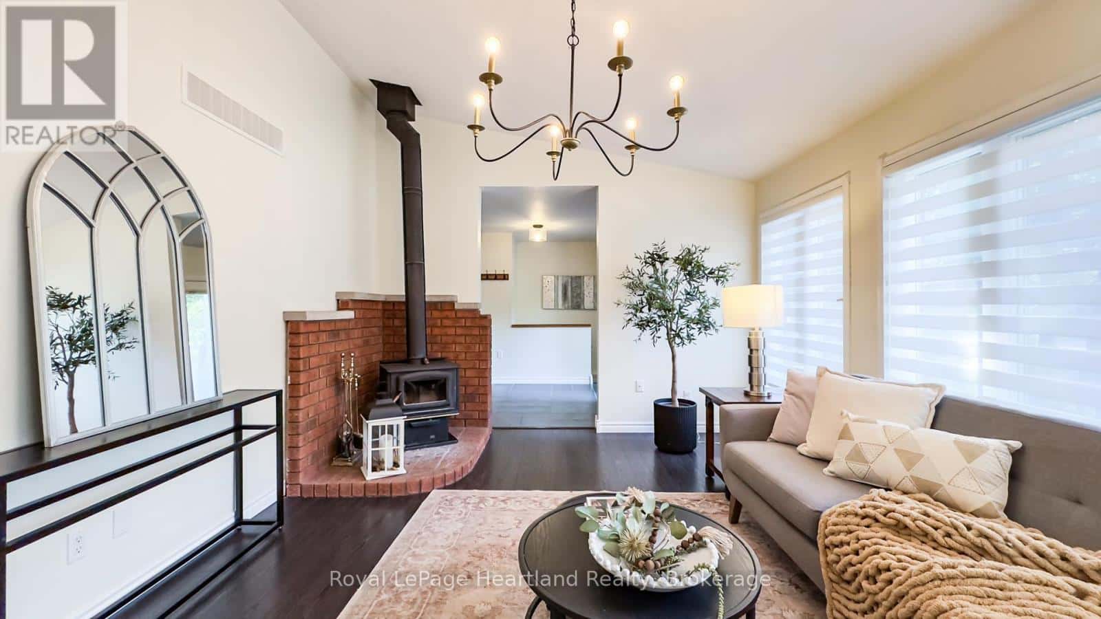 216 SHADYWOOD CRESCENT — Huron-Kinloss, Ontario - Photo 4 of 50