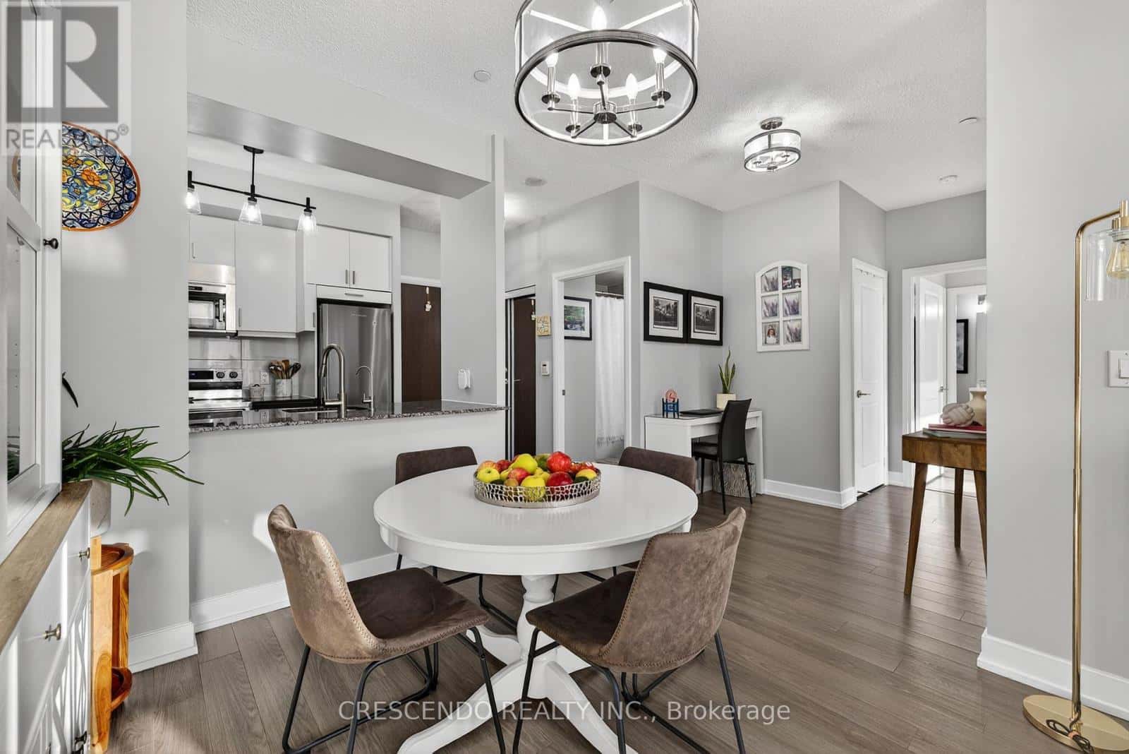 105 - 6 EVA ROAD — Toronto (Etobicoke West Mall), Ontario - Photo 4 of 49