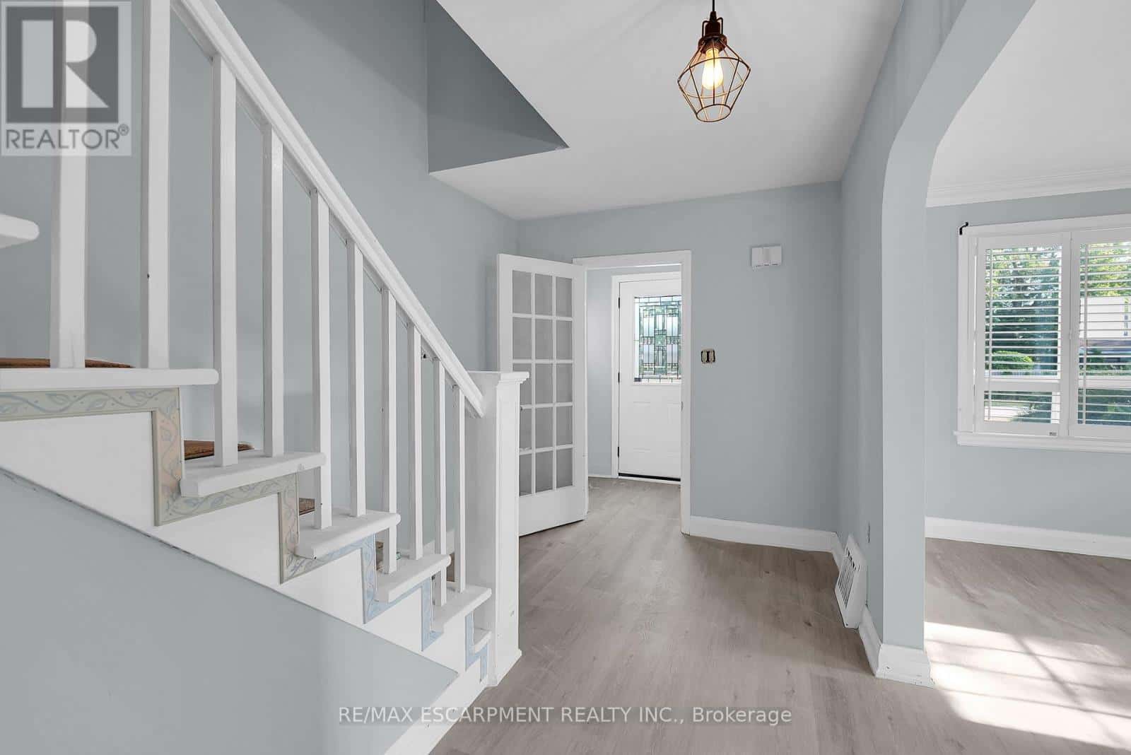 9 ARLINGTON AVENUE — St. Catharines (E. Chester), Ontario - Photo 4 of 27