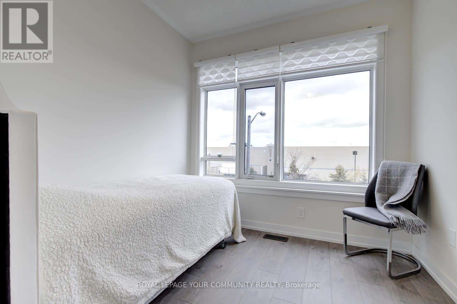 38 TROON AVENUE — Vaughan, Ontario - Photo 5 of 50