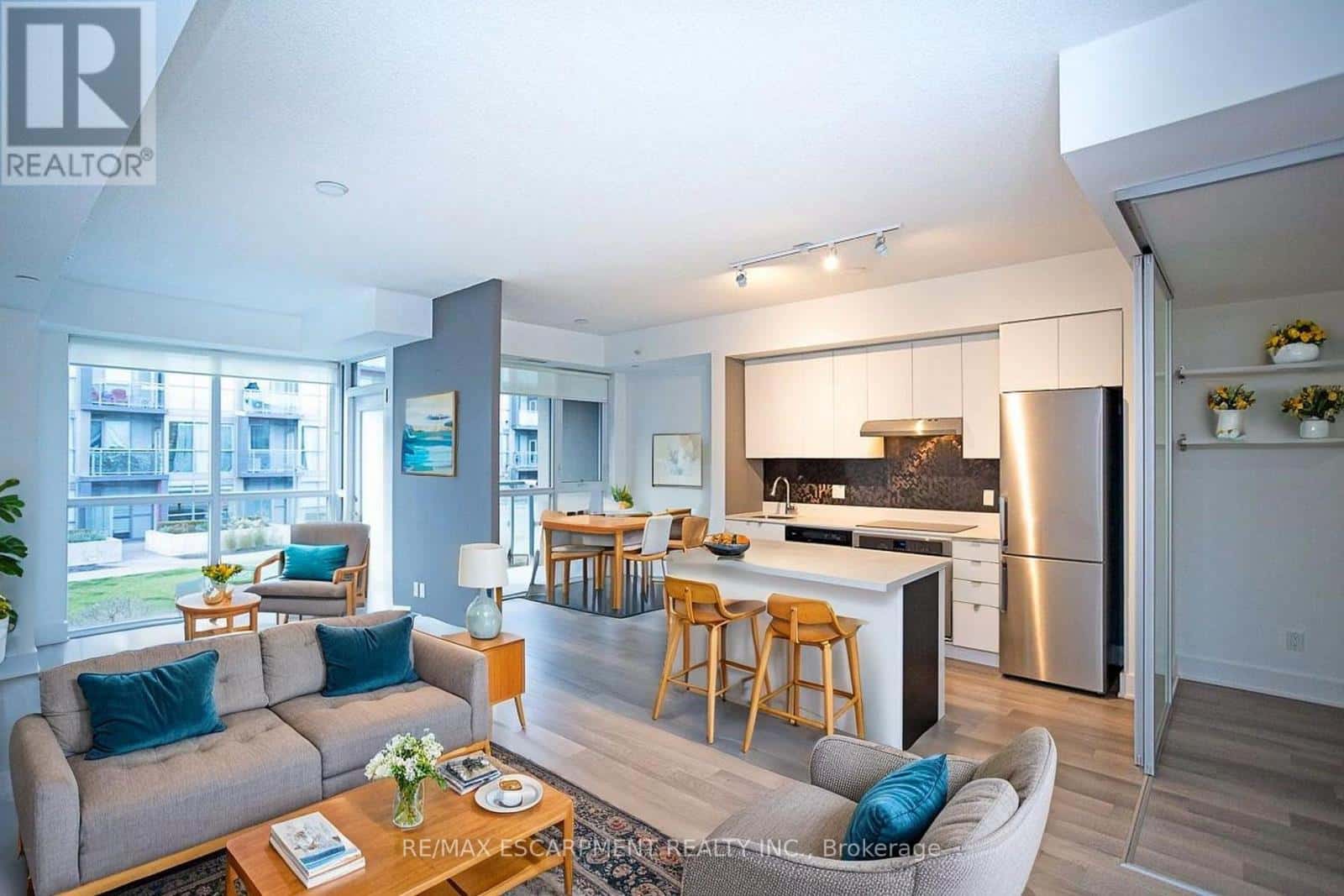 C301 - 5260 DUNDAS STREET — Burlington (Orchard), Ontario - Photo 2 of 34