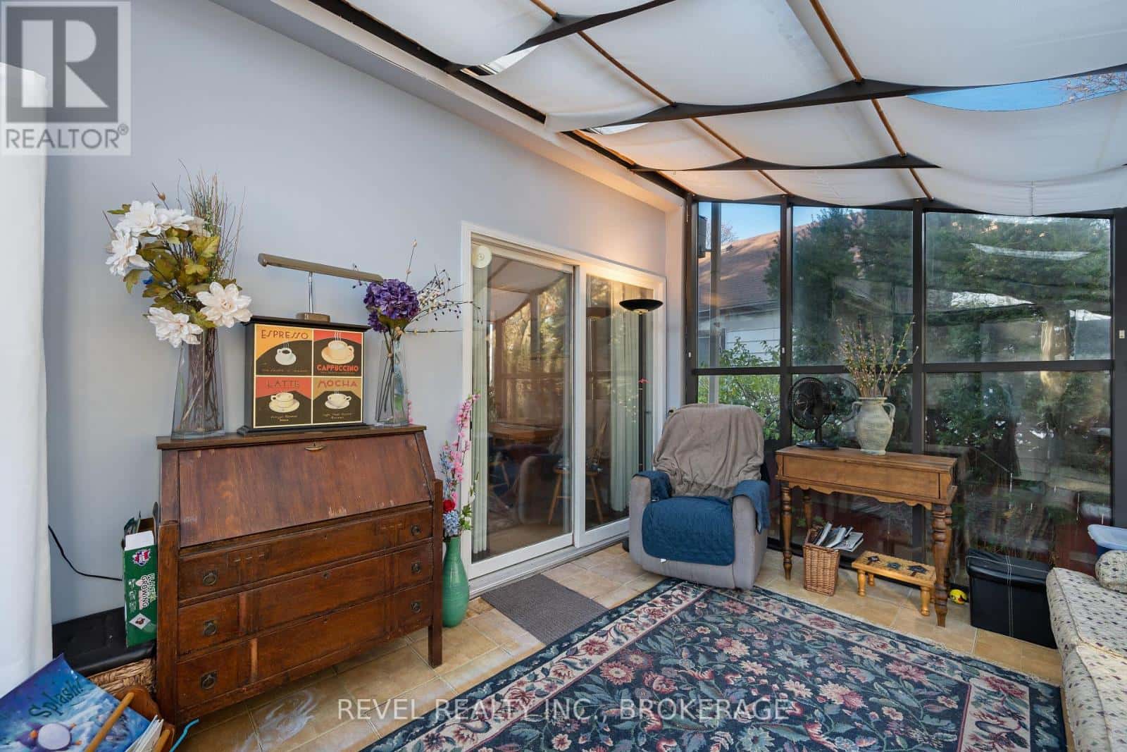 9 HILLCREST AVENUE — Kingston (East of Sir John A. Blvd), Ontario - Photo 2 of 45