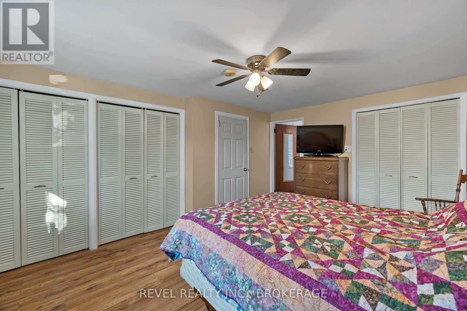 9 HILLCREST AVENUE — Kingston (East of Sir John A. Blvd), Ontario - Photo 3 of 45