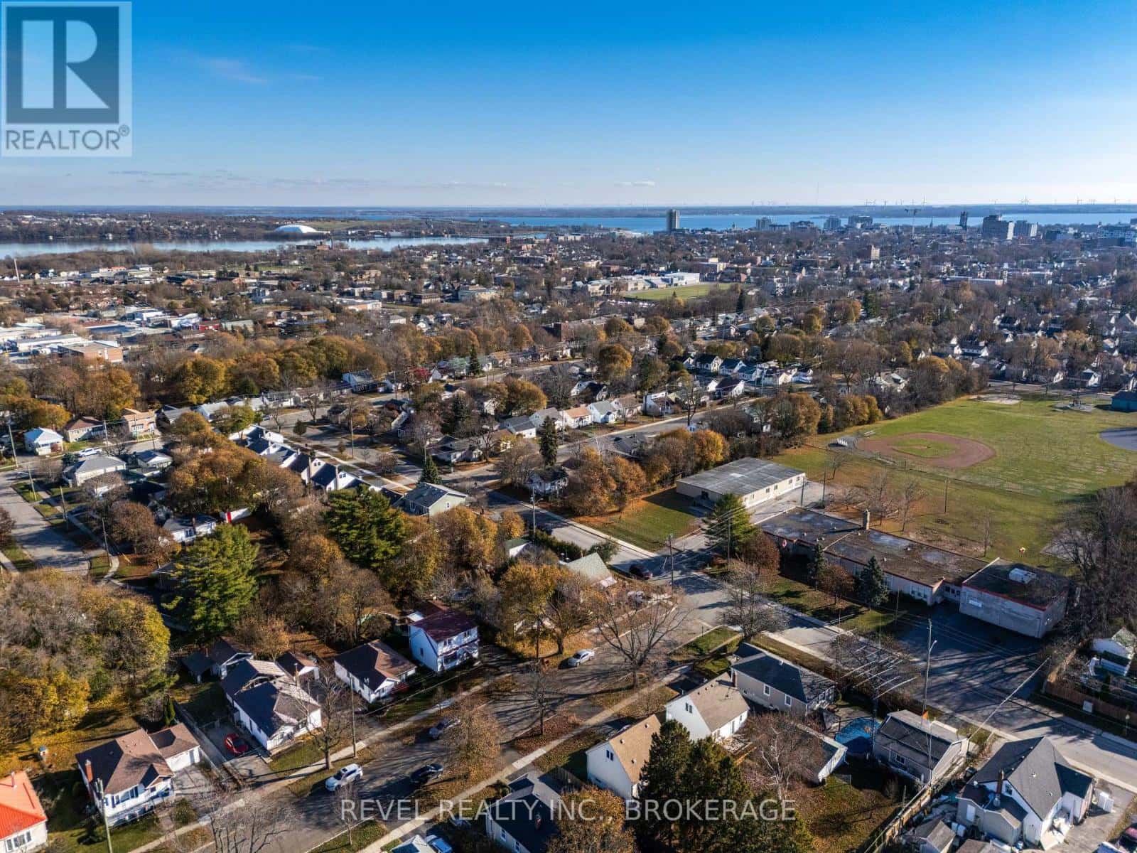 9 HILLCREST AVENUE — Kingston (East of Sir John A. Blvd), Ontario - Photo 5 of 45