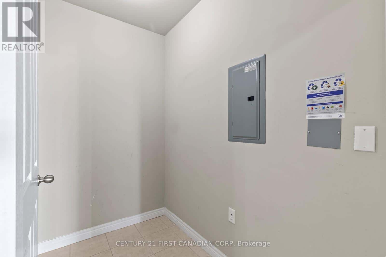 701 - 353 COMMISSIONERS ROAD W — London South (South D), Ontario - Photo 2 of 15