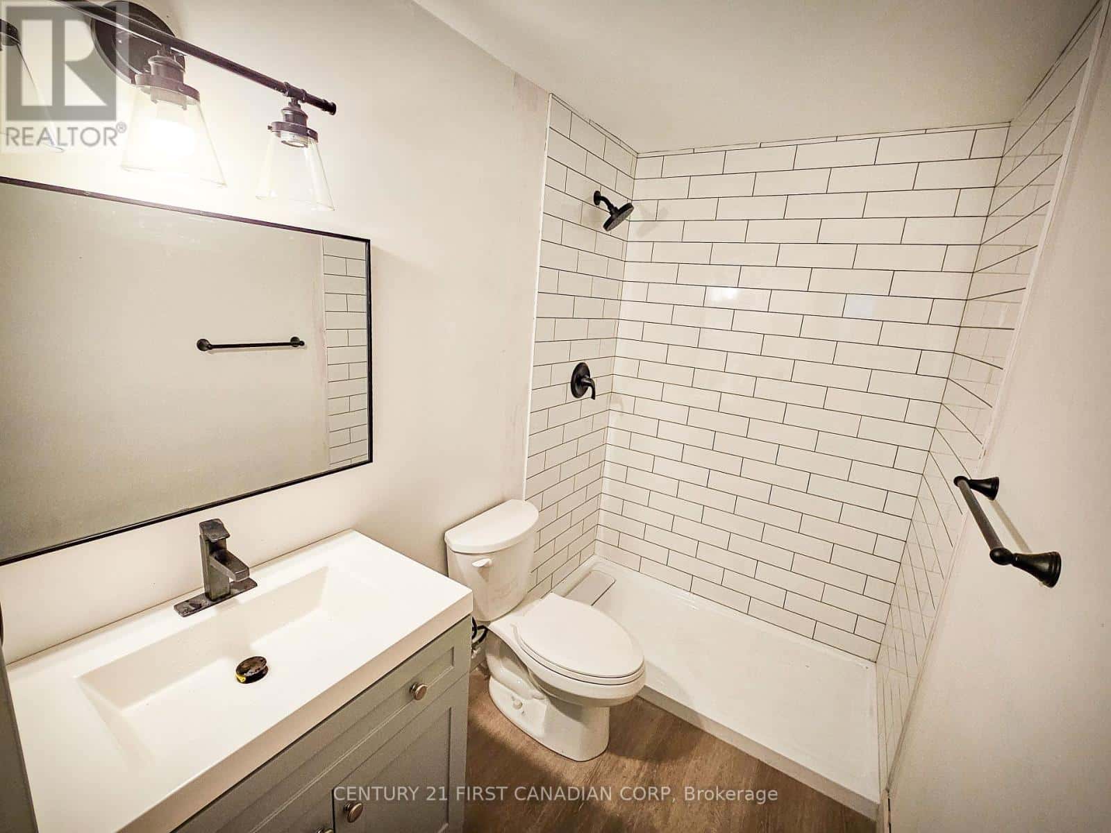 29 FORD CRESCENT — London North (North K), Ontario - Photo 3 of 10