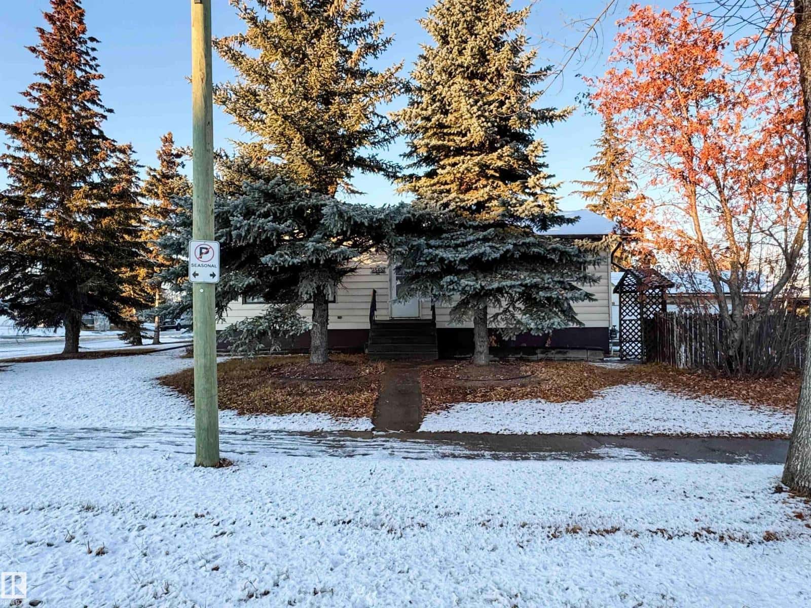 4508 50 AV — Drayton Valley, Alberta - Photo 2 of 26