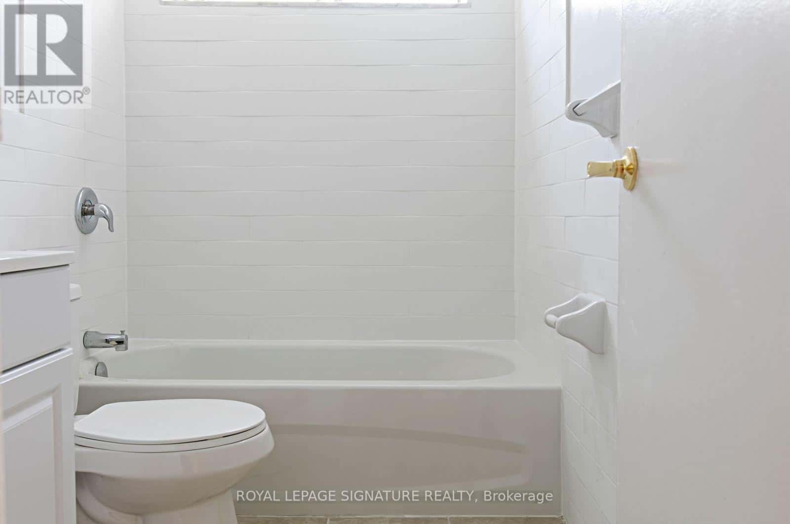 804 - 525 EGLINTON AVENUE E — Toronto (Mount Pleasant East), Ontario - Photo 2 of 10