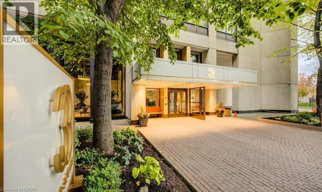 33 HARBOUR Square Unit# 2801 — Toronto, Ontario - Photo 3 of 41