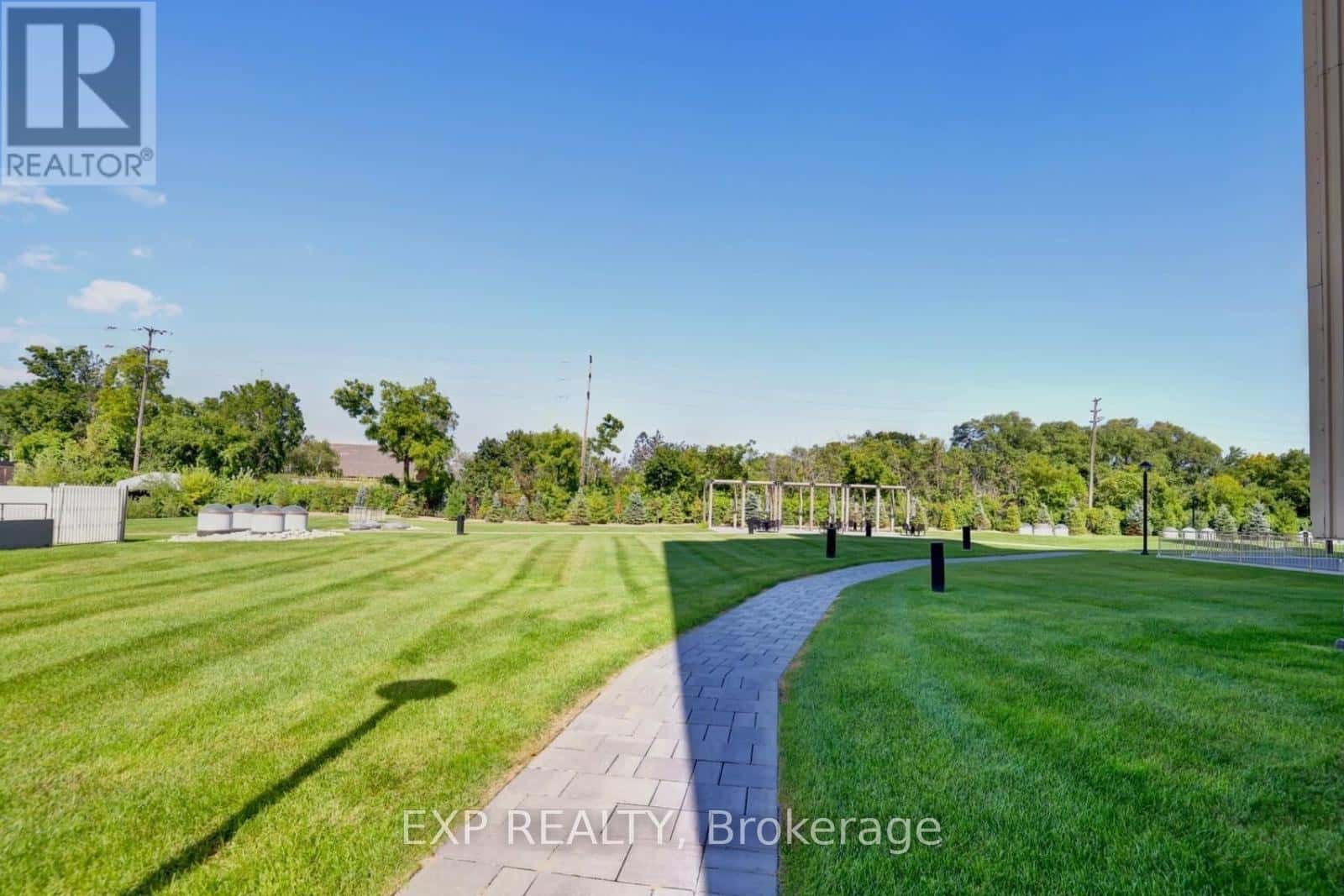 304 - 965 INVERHOUSE DRIVE — Mississauga (Clarkson), Ontario - Photo 5 of 49