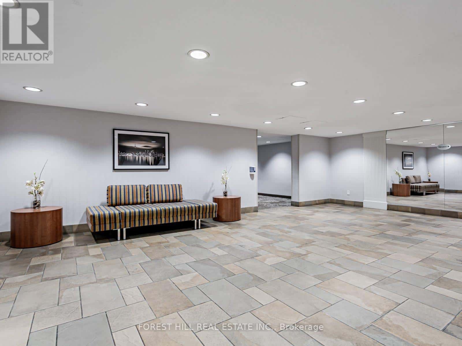 307 - 155 MARLEE AVENUE — Toronto (Briar Hill-Belgravia), Ontario - Photo 3 of 25