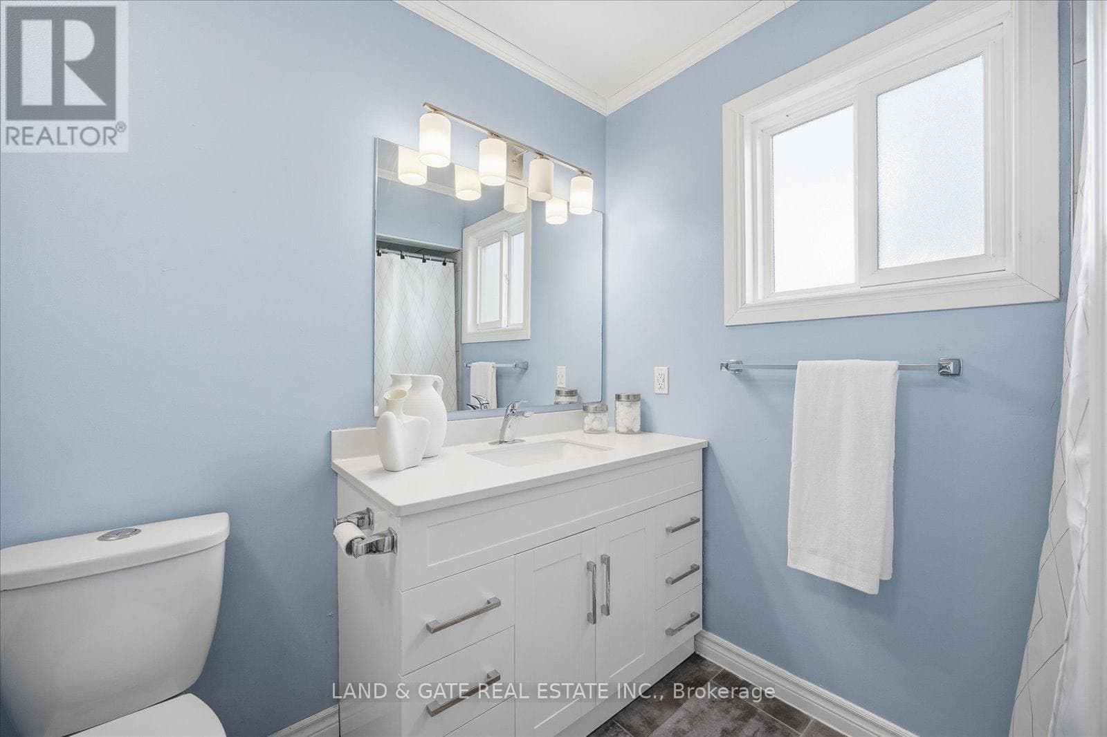 76 MOYSE DRIVE — Clarington (Courtice), Ontario - Main photo