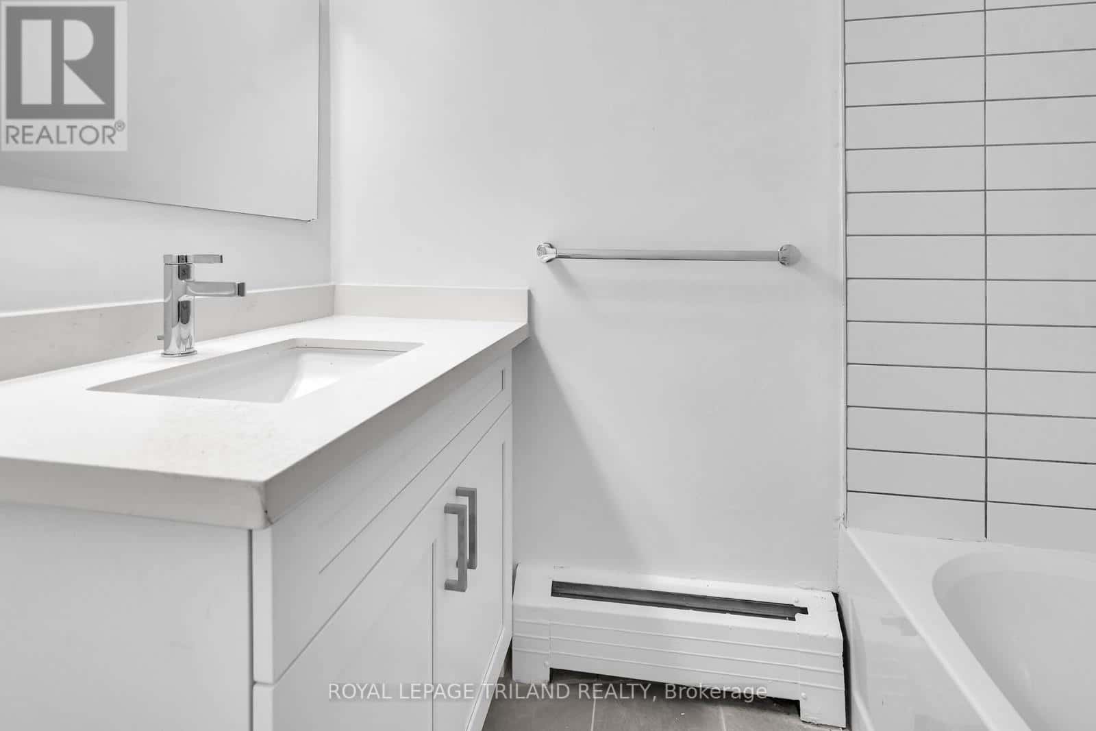 101 - 227 CATHCART STREET — London South (South G), Ontario - Photo 2 of 14