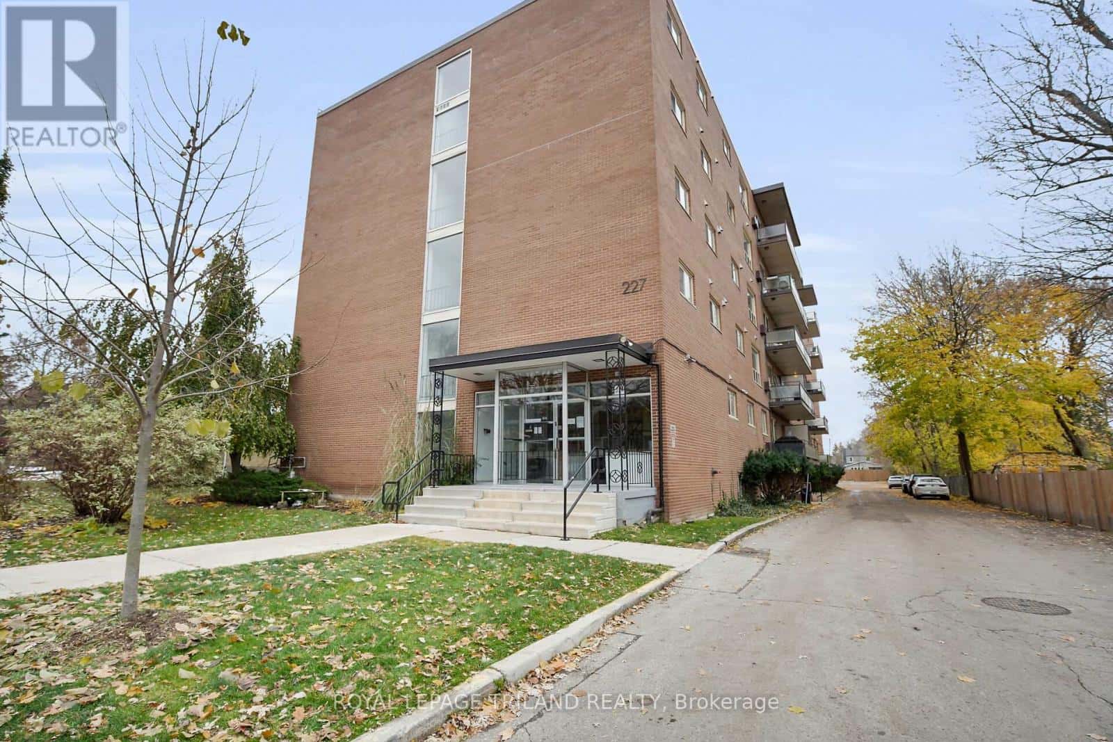 101 - 227 CATHCART STREET — London South (South G), Ontario - Photo 3 of 14