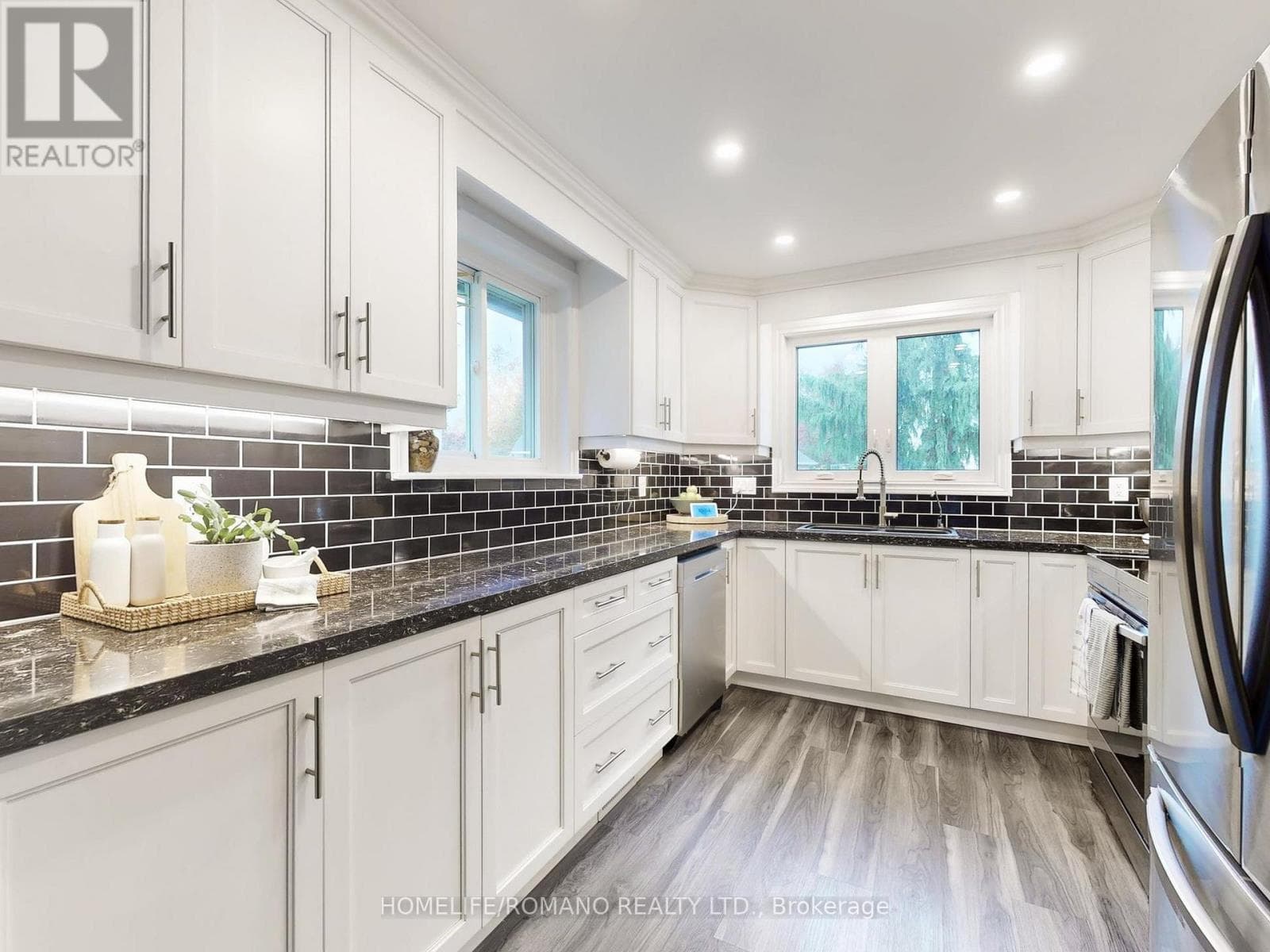 686 IRWIN CRESCENT — Newmarket (Huron Heights-Leslie Valley), Ontario - Main photo