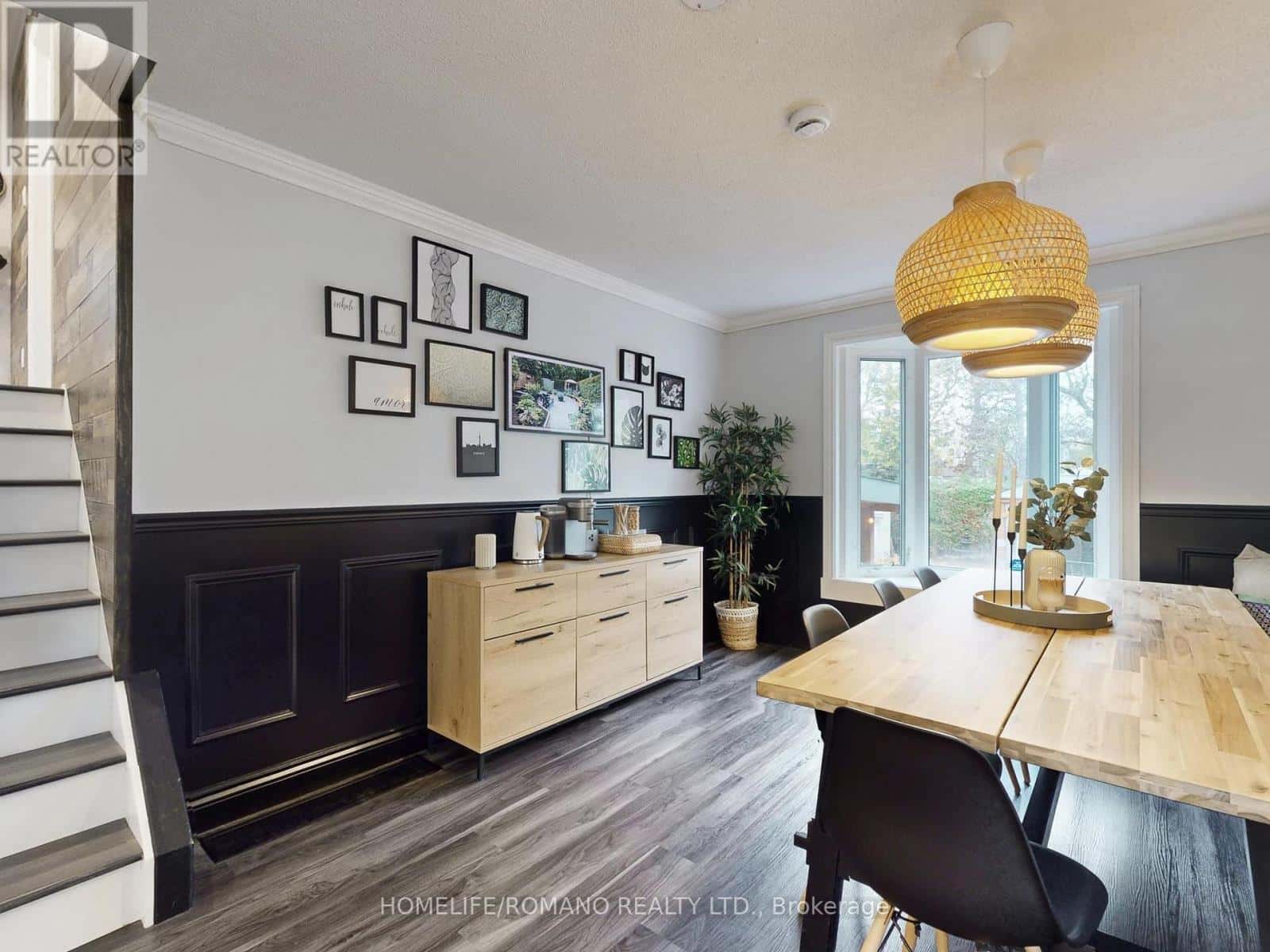 686 IRWIN CRESCENT — Newmarket (Huron Heights-Leslie Valley), Ontario - Photo 2 of 40