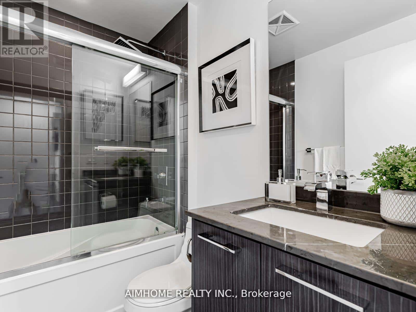 1202 - 9471 YONGE STREET — Richmond Hill (Observatory), Ontario - Photo 4 of 30