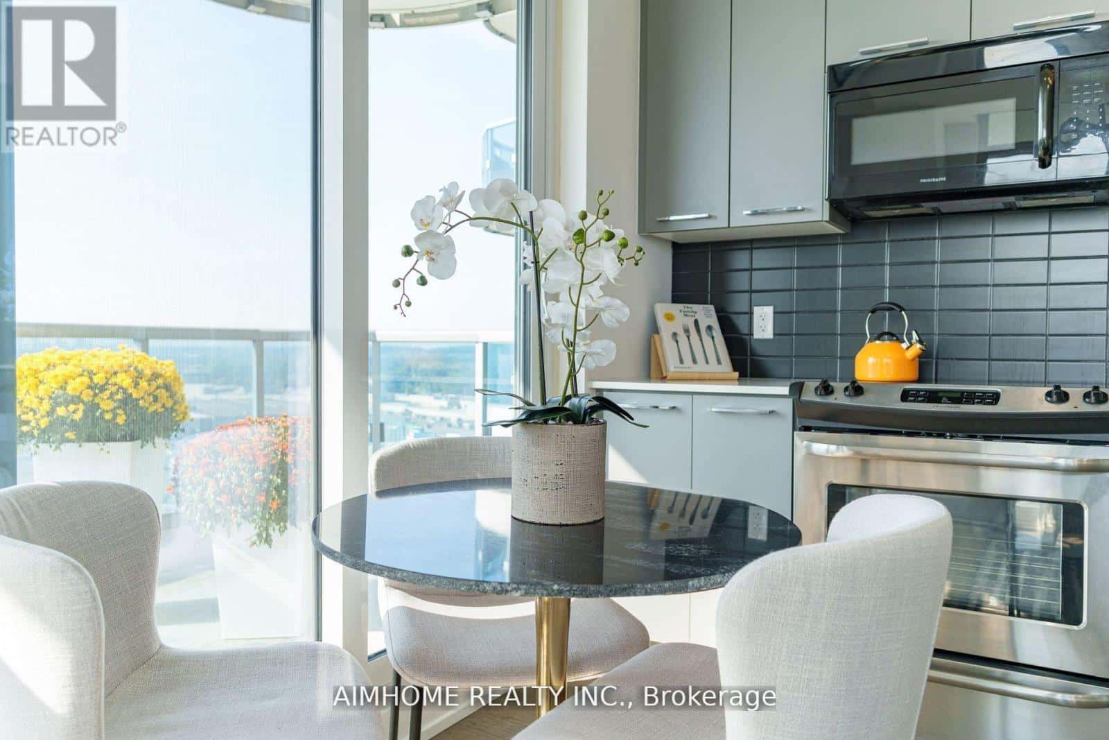 1202 - 9471 YONGE STREET — Richmond Hill (Observatory), Ontario - Photo 2 of 30