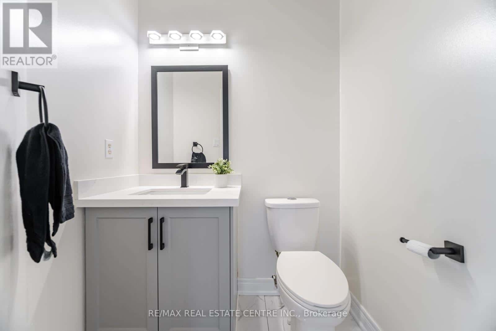 24 FUTURA AVENUE — Richmond Hill (Rouge Woods), Ontario - Photo 4 of 50