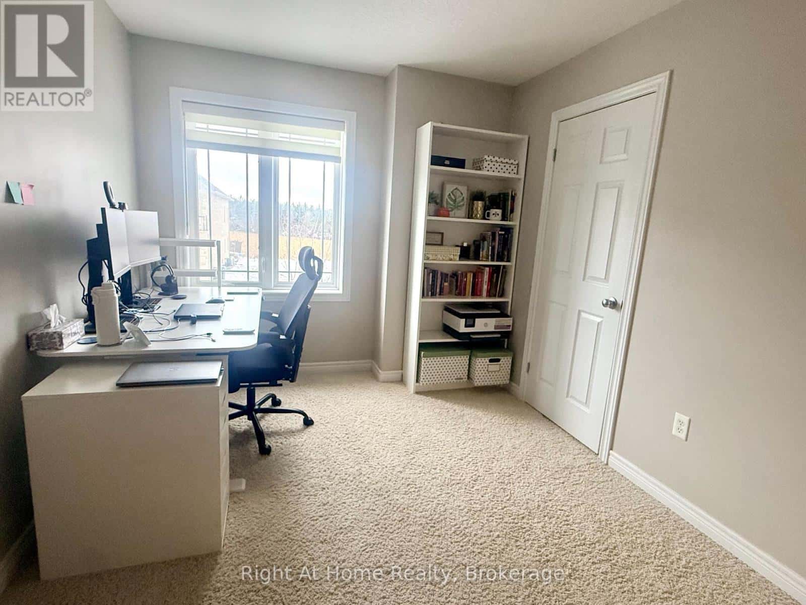 23 MUSSEN STREET — Guelph (Victoria North), Ontario - Photo 2 of 48